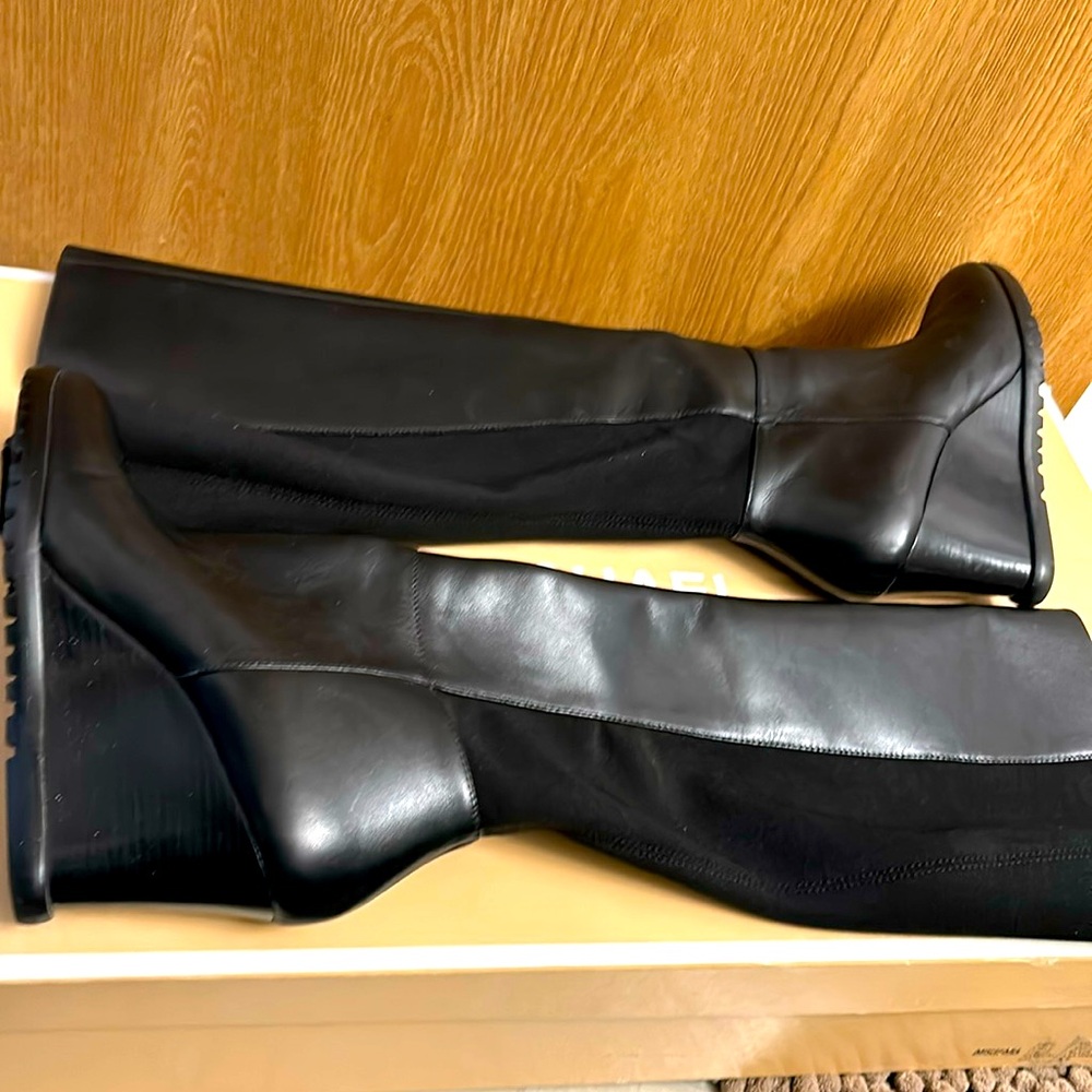 Michael kors wedge Aileen leather boot like New with box
